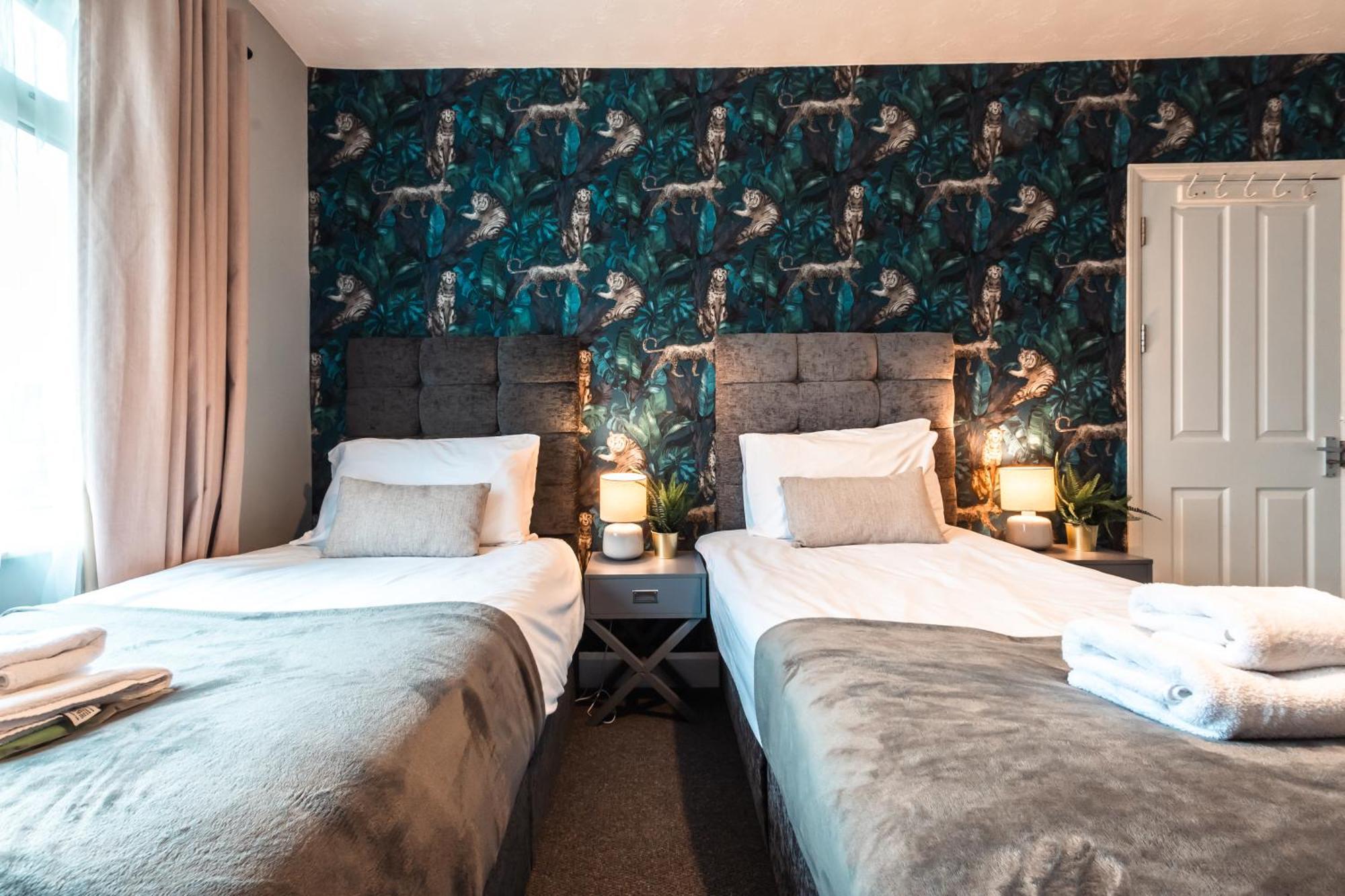 Holiday home 6 Beds In 4 Bedrooms House Southampton